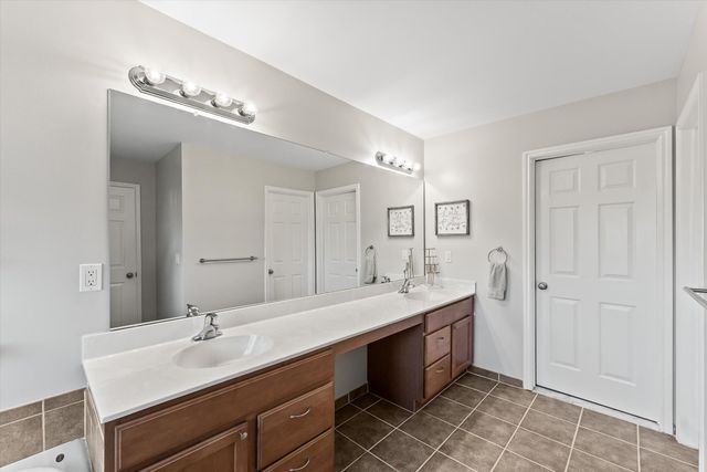 24323 Heatherwood Drive, South Lyon City, MI 48178