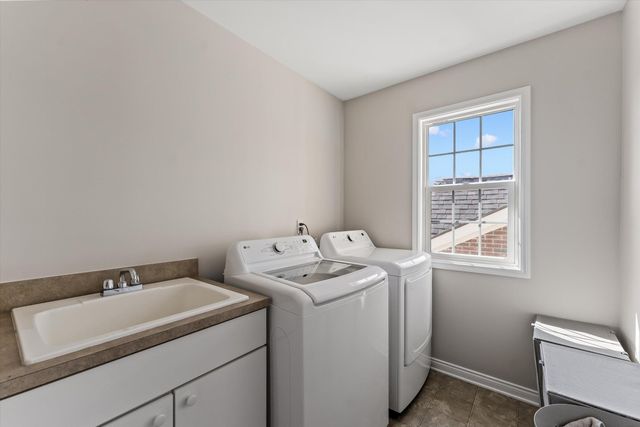 24323 Heatherwood Drive, South Lyon City, MI 48178
