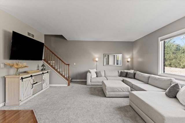 24323 Heatherwood Drive, South Lyon City, MI 48178