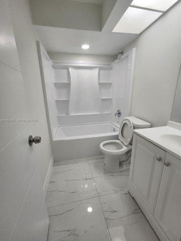 1459 Yellowthroat St, Homestead, FL 33035