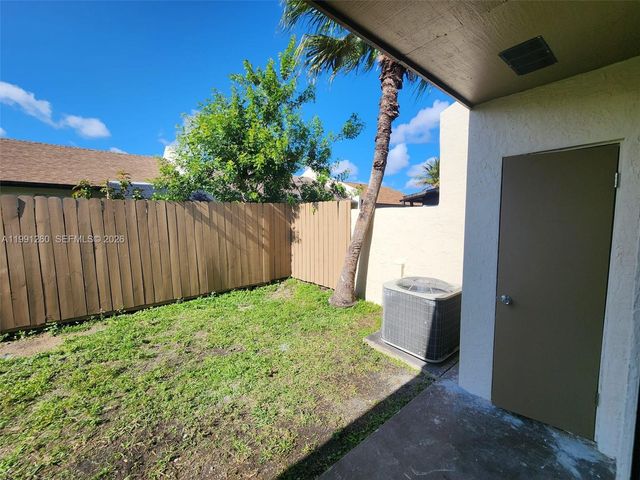 1459 Yellowthroat St, Homestead, FL 33035