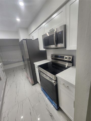 1459 Yellowthroat St, Homestead, FL 33035