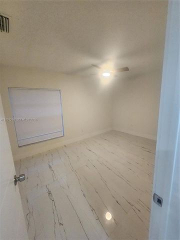 1459 Yellowthroat St, Homestead, FL 33035