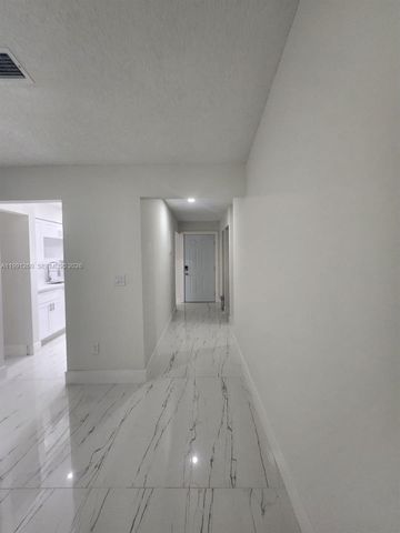 1459 Yellowthroat St, Homestead, FL 33035