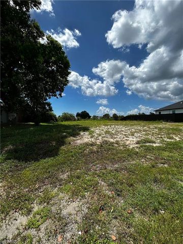 2710 NW 4th PL, Cape Coral, FL 33993