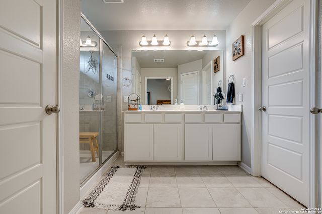 8527 Straight Oaks, San Antonio, TX 78254