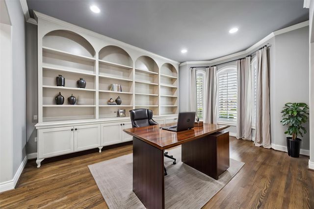 4909 Spruce Street, Bellaire, TX 77401