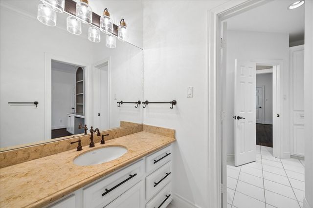 4909 Spruce Street, Bellaire, TX 77401