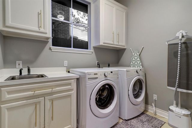 4909 Spruce Street, Bellaire, TX 77401