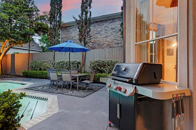 4909 Spruce Street, Bellaire, TX 77401