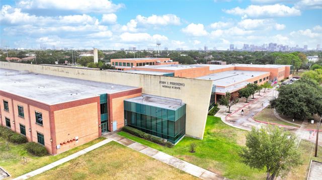 4909 Spruce Street, Bellaire, TX 77401