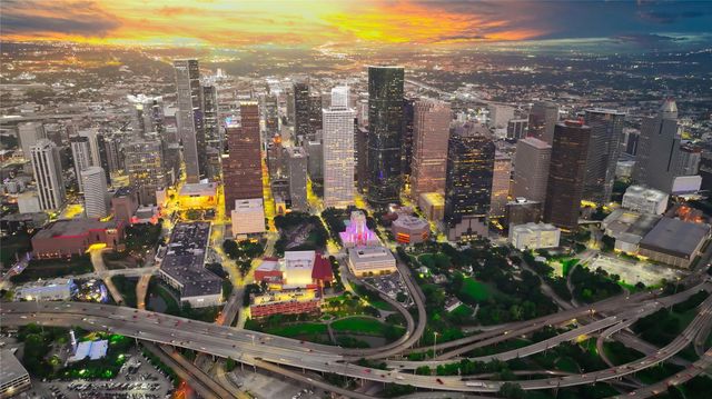 4909 Spruce Street, Bellaire, TX 77401