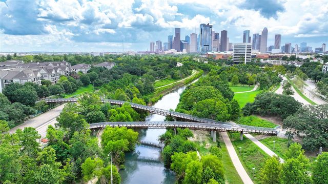 4909 Spruce Street, Bellaire, TX 77401