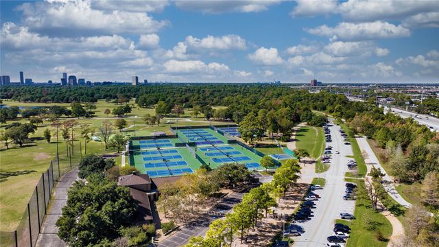 4909 Spruce Street, Bellaire, TX 77401