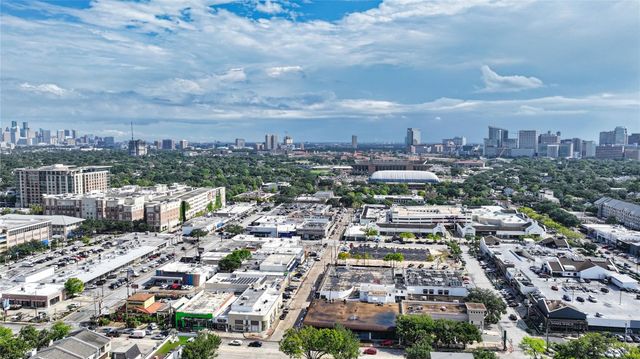 4909 Spruce Street, Bellaire, TX 77401