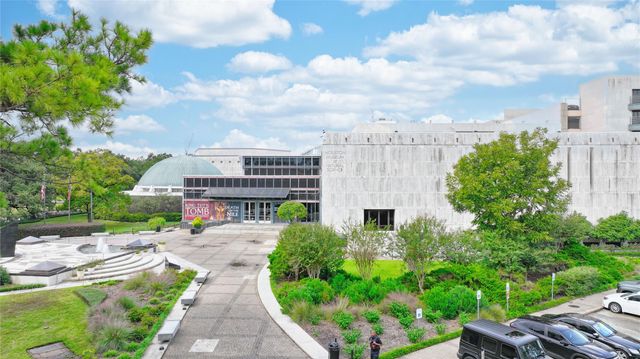 4909 Spruce Street, Bellaire, TX 77401