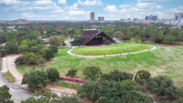 4909 Spruce Street, Bellaire, TX 77401