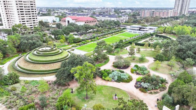 4909 Spruce Street, Bellaire, TX 77401