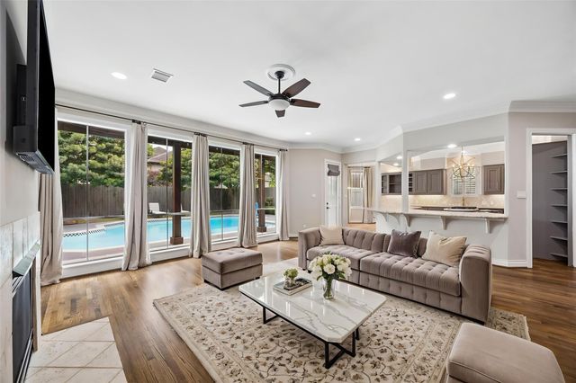 4909 Spruce Street, Bellaire, TX 77401