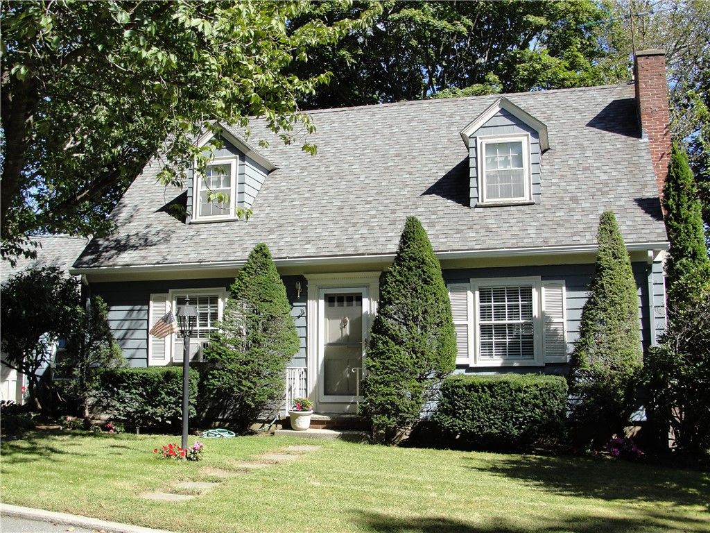 21 Peckham Avenue, North Providence, RI 02908