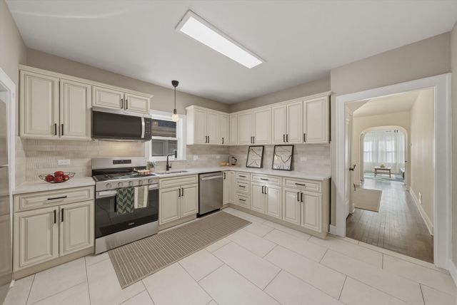 1929 S 3rd Avenue, Maywood, IL 60153