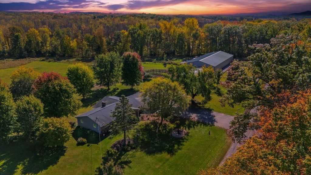 N4742 THOMPSON ROAD, Shiocton, WI 54170