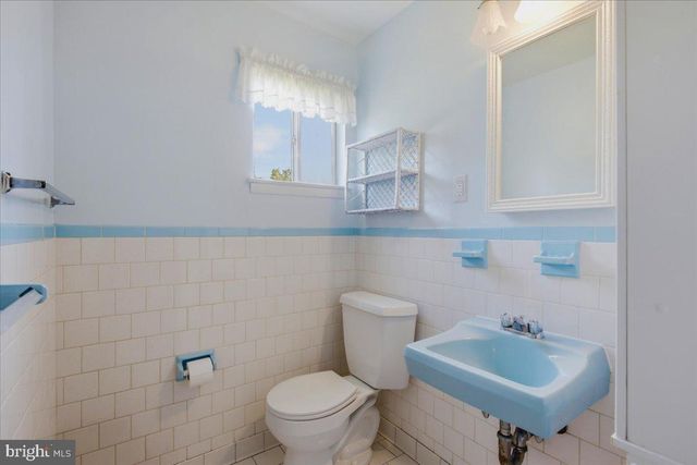 7021 SAINT ANNES AVE, Lanham, MD 20706