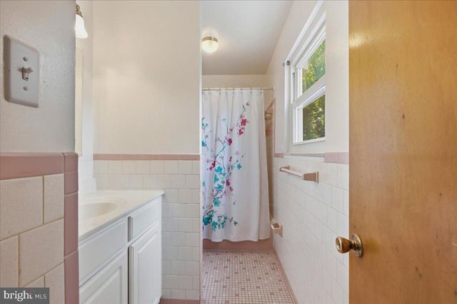 7021 SAINT ANNES AVE, Lanham, MD 20706