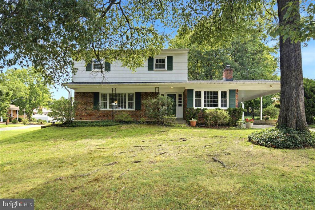 7021 SAINT ANNES AVE, Lanham, MD 20706