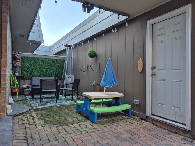 643 Burgundy Court B, Elk Grove Village, IL 60007