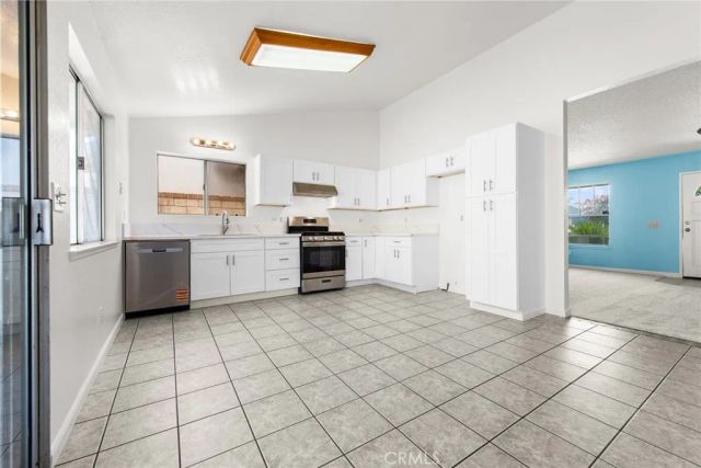 15940 Mesa Dr, Fontana, CA 92336