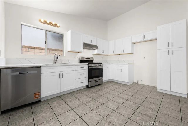 15940 Mesa Dr, Fontana, CA 92336