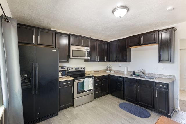 141 N PINEHURST AVE, Tooele, UT 84074