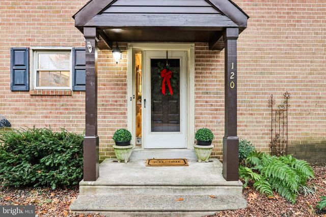 120 EATON DR, Wayne, PA 19087