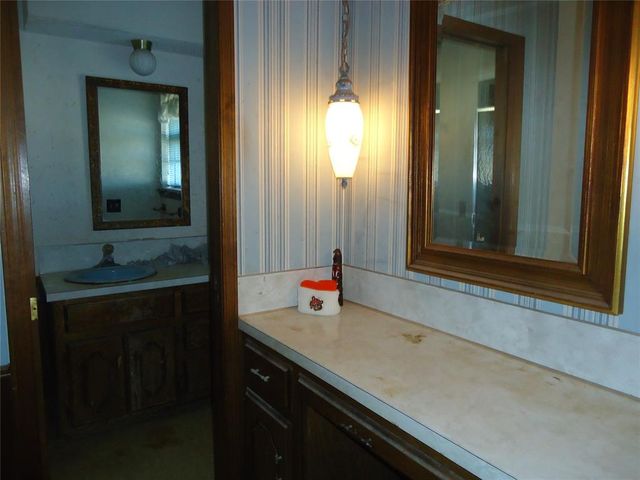 42608 Bob Crouch Road, Tecumseh, OK 74873