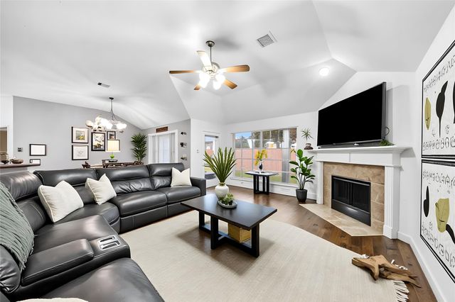 2506 Spring Landing Drive, Pearland, TX 77584