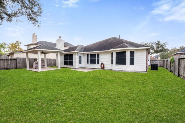 2506 Spring Landing Drive, Pearland, TX 77584