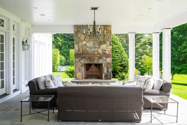 865 Hollow Tree Ridge Road, Darien, CT 06820