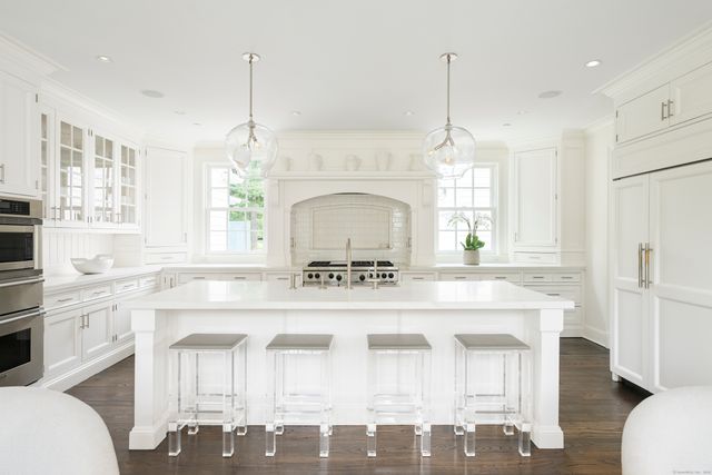 865 Hollow Tree Ridge Road, Darien, CT 06820