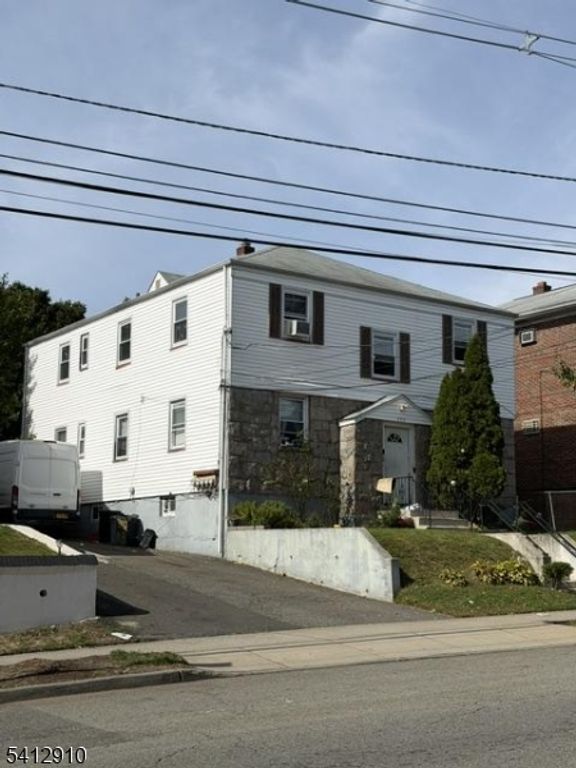 352 Lakeview Ave, Clifton City, NJ 07011 — exterior