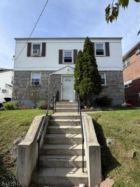352 Lakeview Ave, Clifton City, NJ 07011 — photo 3
