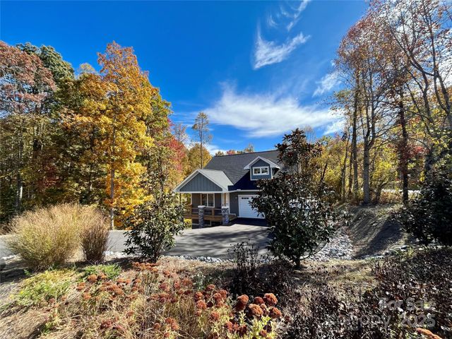 14 Cider Hill Lane, Hendersonville, NC 28792