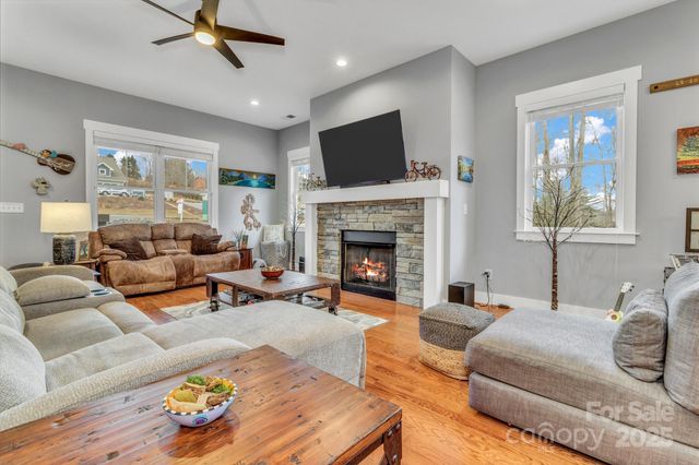 14 Cider Hill Lane, Hendersonville, NC 28792