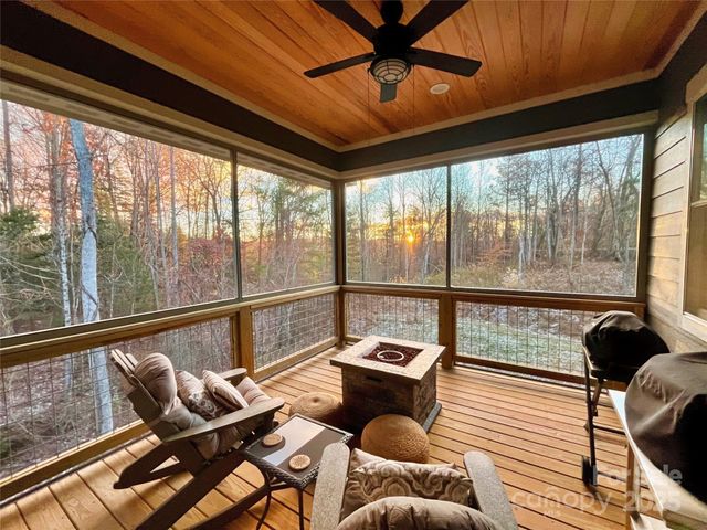 14 Cider Hill Lane, Hendersonville, NC 28792