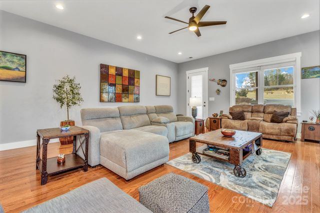 14 Cider Hill Lane, Hendersonville, NC 28792