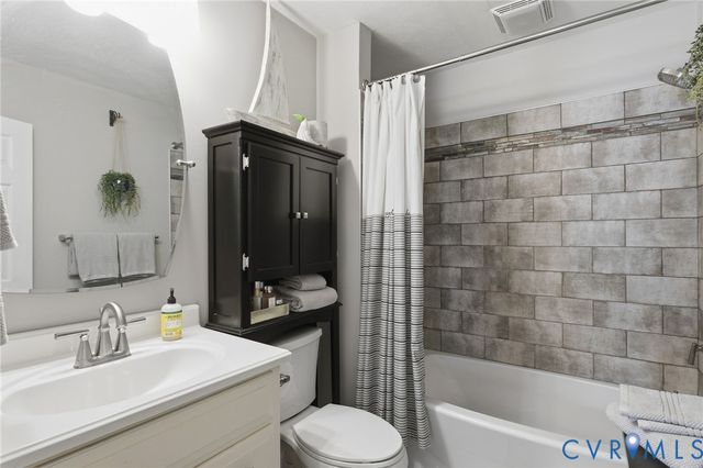 624 Coralberry Dr, North Chesterfield, VA 23236