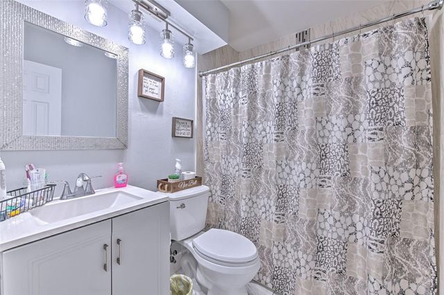 4810 CENTERBROOK COURT, Tampa, FL 33624