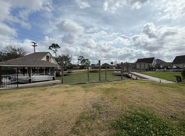 133 Sportsman Dr, Houma, LA 70360