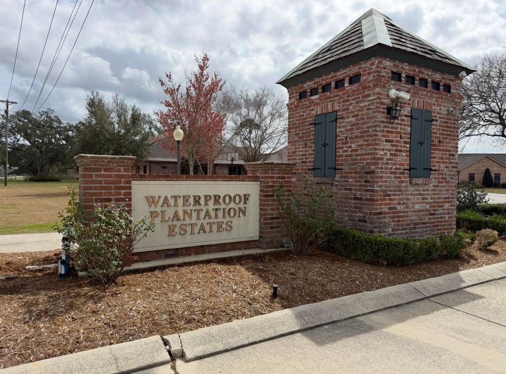 133 Sportsman Dr, Houma, LA 70360