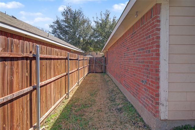 1042 Grimes Drive, Forney, TX 75126